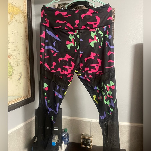 Plus mesh abstract leggings - Picture 4 of 4